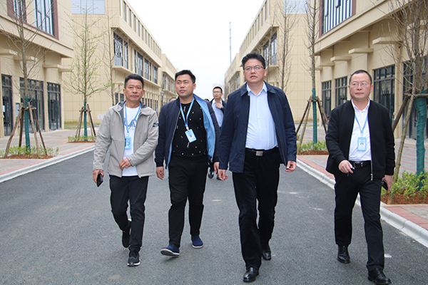 常德市委常委、市当局常务副市长罗毅君调研MS - 美狮贵宾会常德高星国际商贸物流城项目(图2) 常德市委常委、市当局常务副市长罗毅君调研MS - 美狮贵宾会常德高星国际商贸物流城项目(图2)