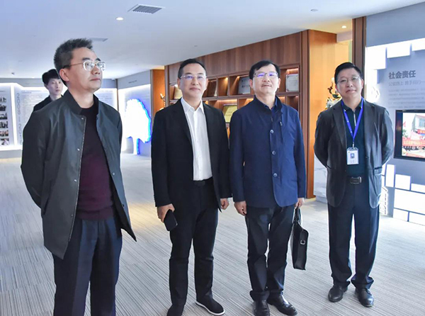 ÁÙÏæÊÐί³£Î¯¡¢Ðû´«²¿³¤ÀîÃÏÑôÒ»ÐйâÁÙMS - ÃÀʨ¹ó±ö»á²Î¹Ûµ÷²é(ͼ2) ÁÙÏæÊÐί³£Î¯¡¢Ðû´«²¿³¤ÀîÃÏÑôÒ»ÐйâÁÙMS - ÃÀʨ¹ó±ö»á²Î¹Ûµ÷²é(ͼ2)